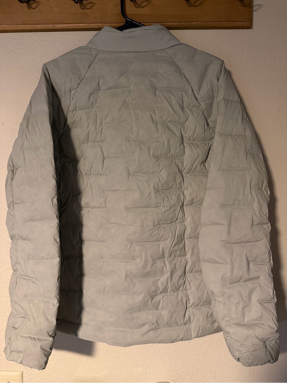 Mountain Hardwear Stretchdown Jacket White Sage Woman’s Size Medium NWT - Picture 2 of 4